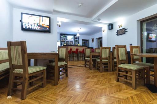 White House Hotel Fagaras Exterior photo