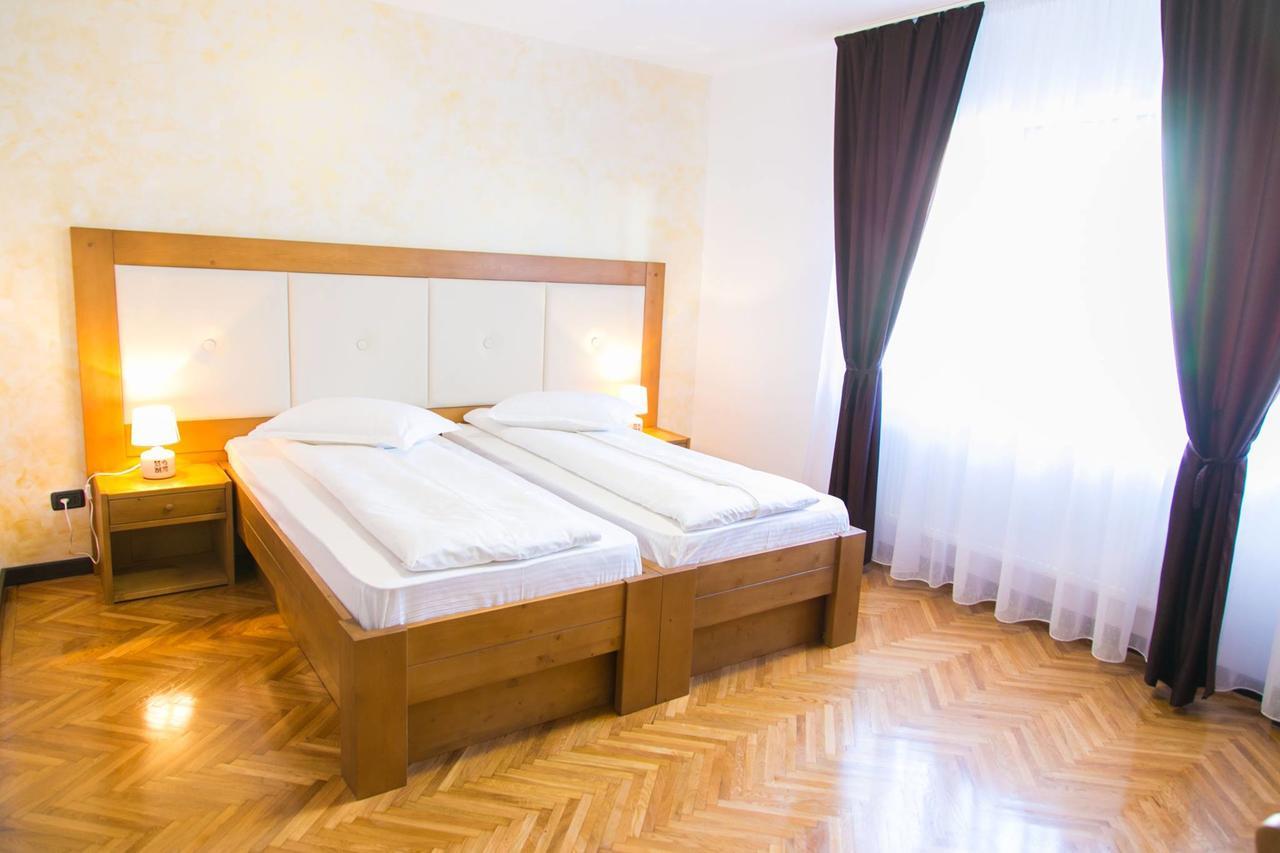 White House Hotel Fagaras Exterior photo